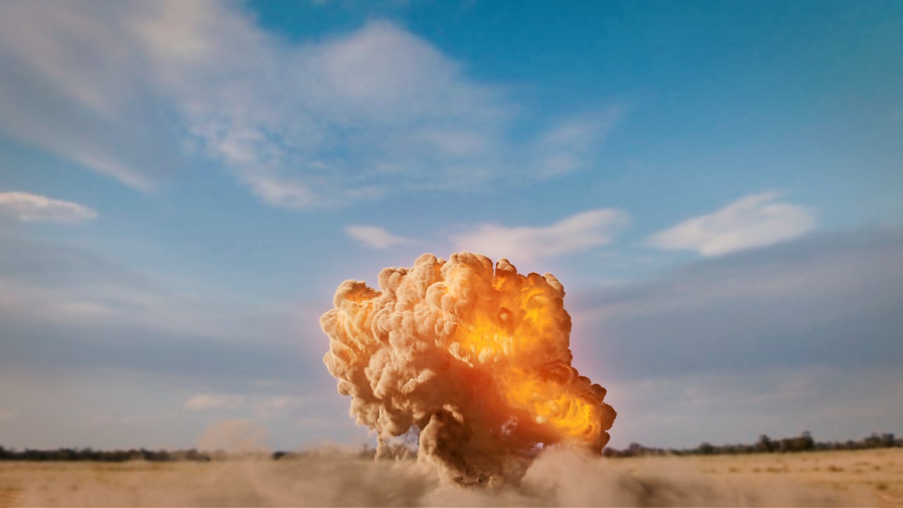 Simulating a Ground Dust Explosion in Maya from Pluralsight | Course by Edvicer